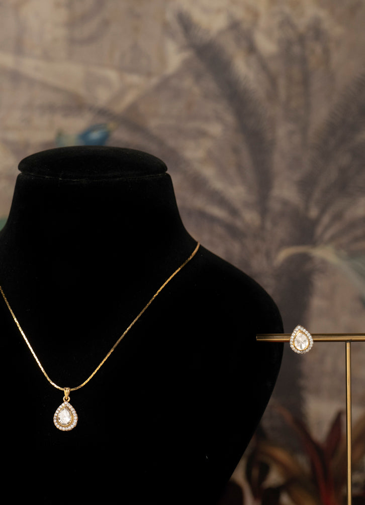 Madhia Pendant