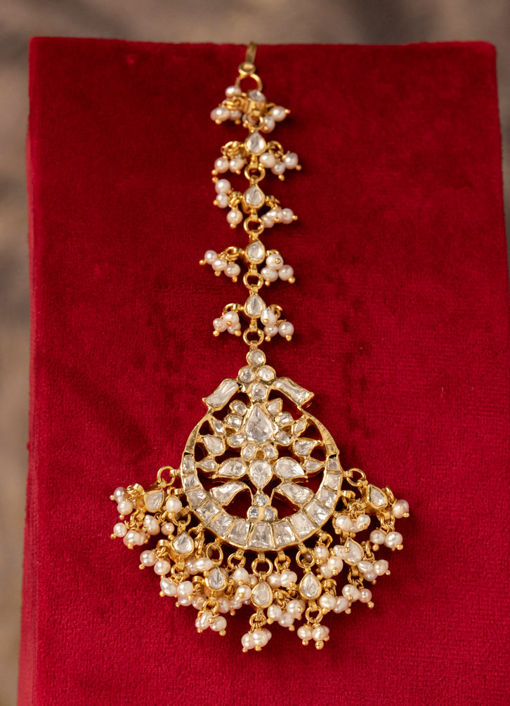 Friya Maang teeka